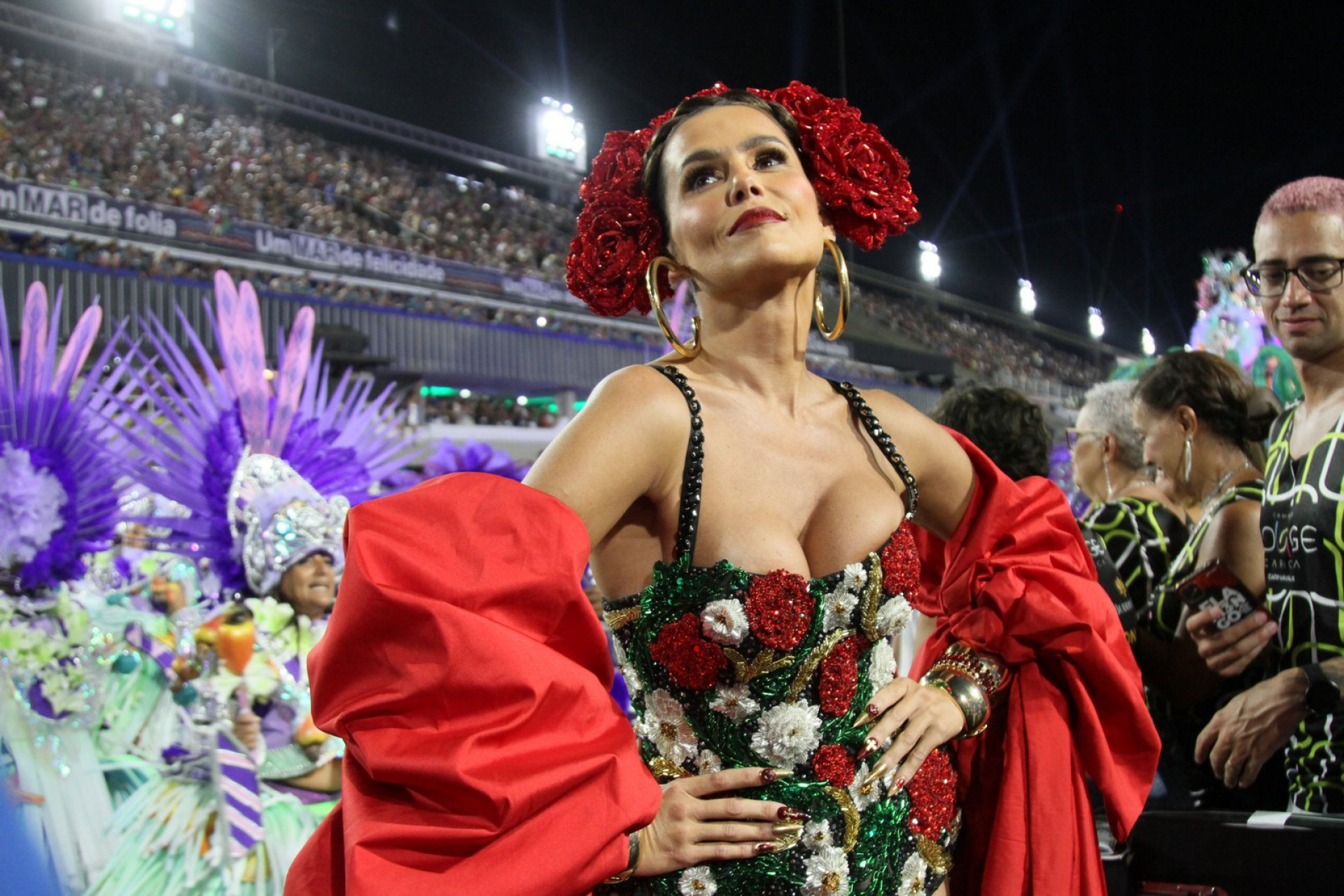 Deborah Secco usa look inspirado em Frida Kahlo -  