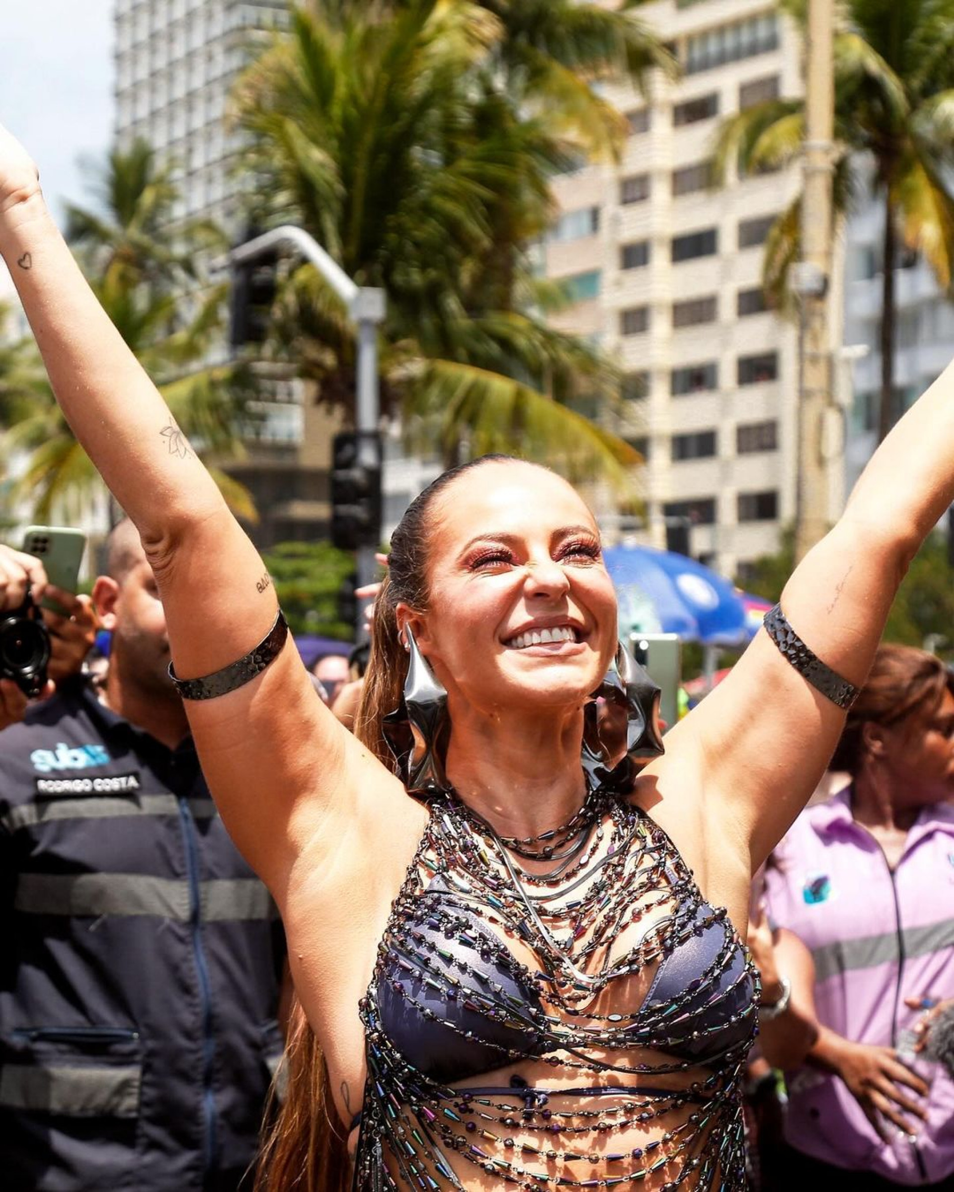 Paolla Oliveira prestigia bloco de Diogo Nogueira na Orla de Copacabana - Reprodução / Instagram