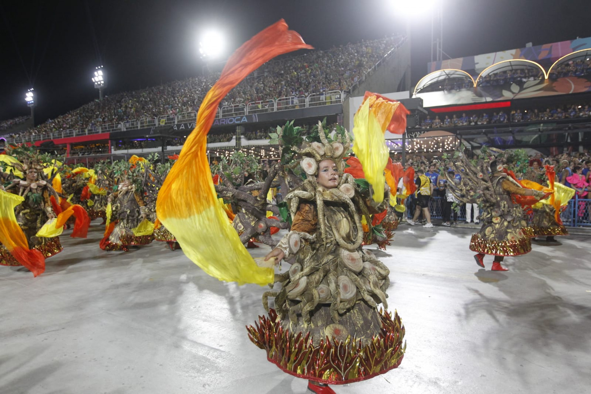 Vila Isabel foi a terceira escola a desfilar neste segundo dia do Grupo Especial - Reginaldo Pimenta / Agência O Dia