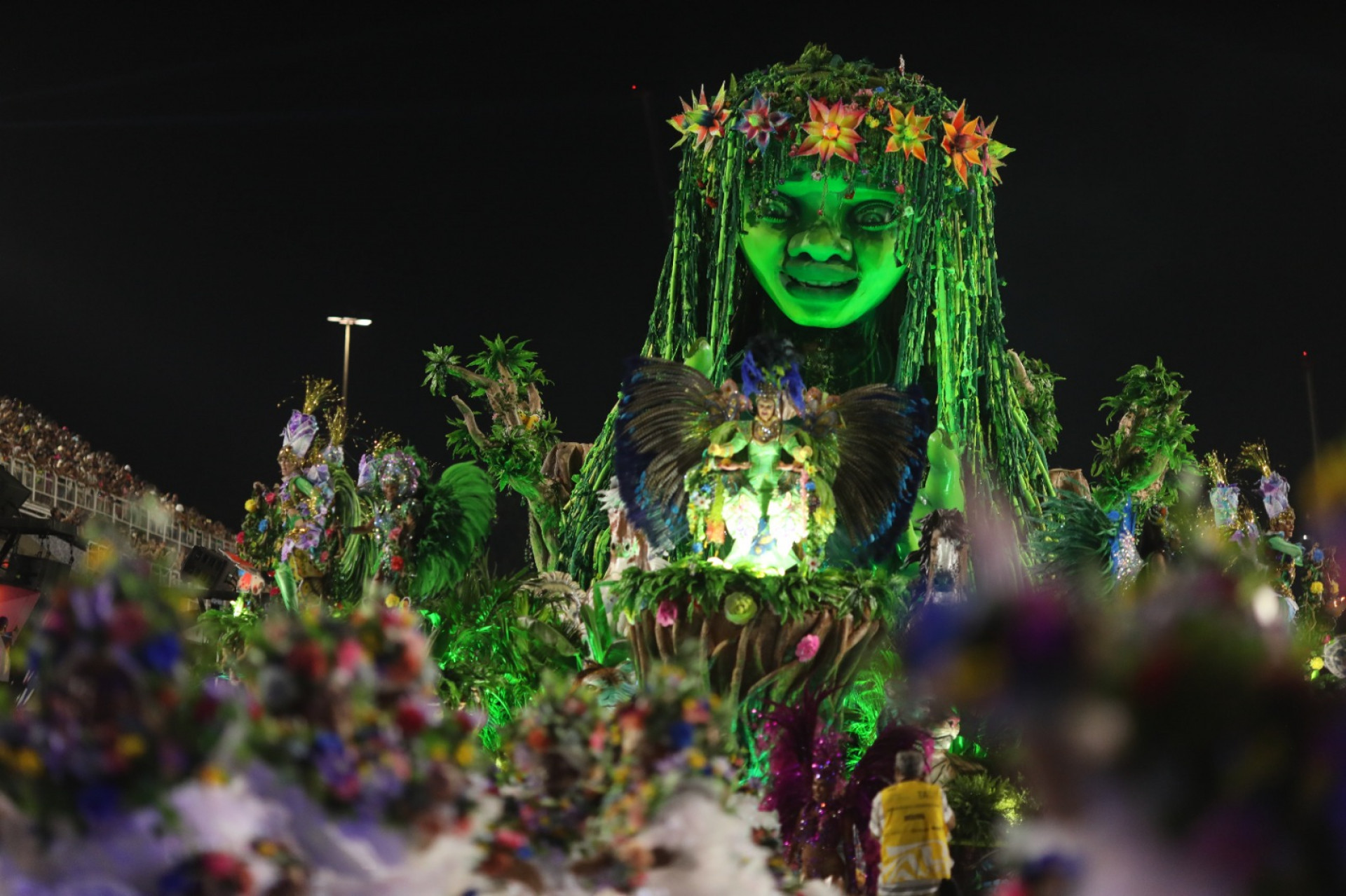 Vila Isabel foi a terceira escola a desfilar nesta segunda-feira - Pedro Ivo / Agência O Dia