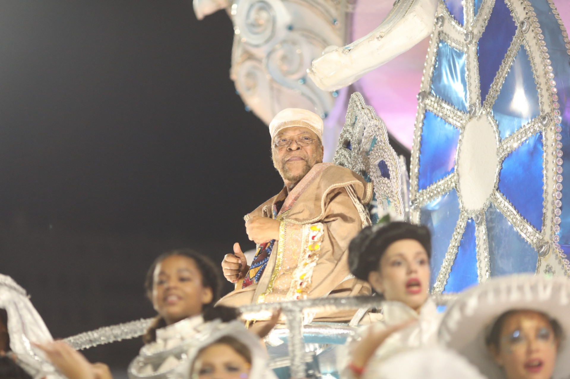 Vila Isabel foi a terceira escola a desfilar nesta segunda-feira - Pedro Ivo / Agência O Dia