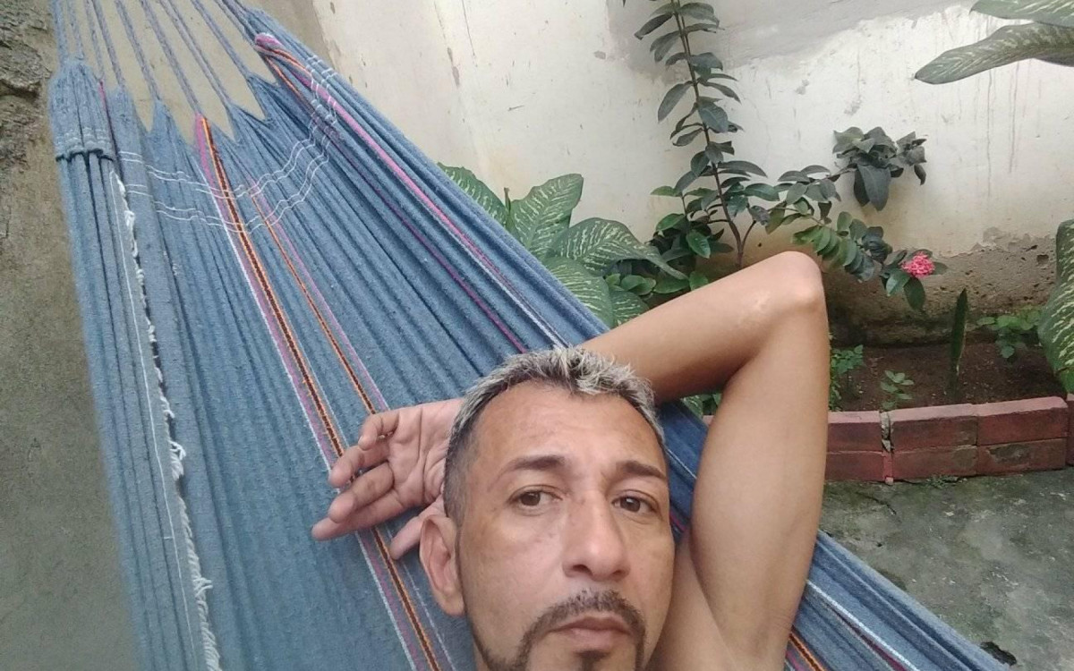 Cláudio Cardoso, de 52 anos, era professor particular de inglês