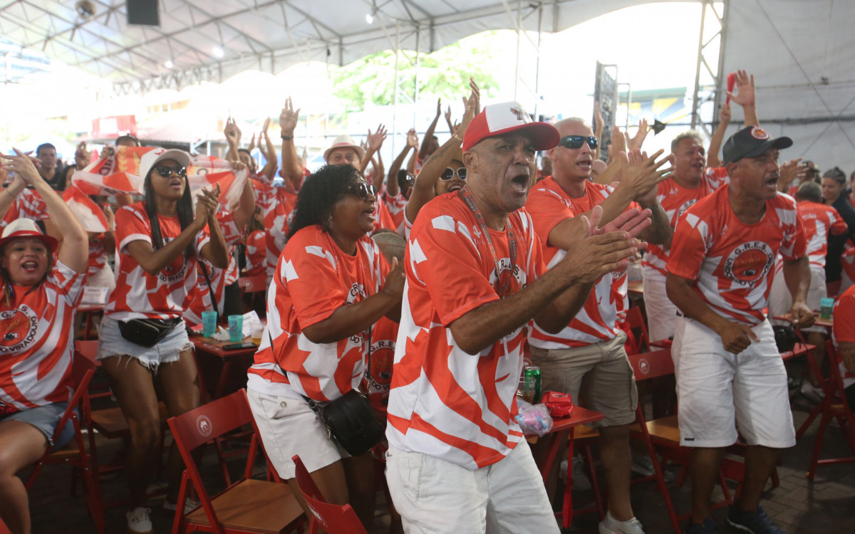 a escola de Niter&oacute;i levou o enredo "Arroboboi, Dangb&eacute;" - Cleber Mendes/Ag&ecirc;ncia O Dia