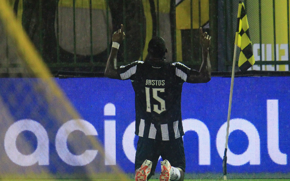 No Raulino de Oliveira, Bastos marcou o primeiro gol com a camisa do Botafogo