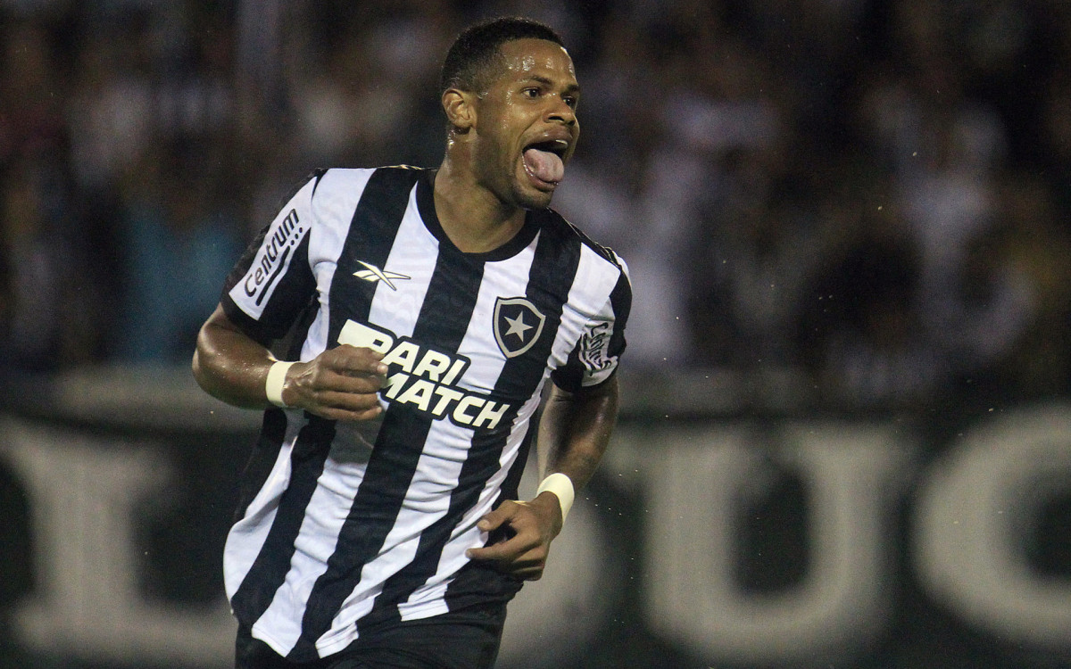 J&uacute;nior Santos comemora gol marcado na vit&oacute;ria do Botafogo sobre o Volta Redonda - V&iacute;tor Silva/Botafogo