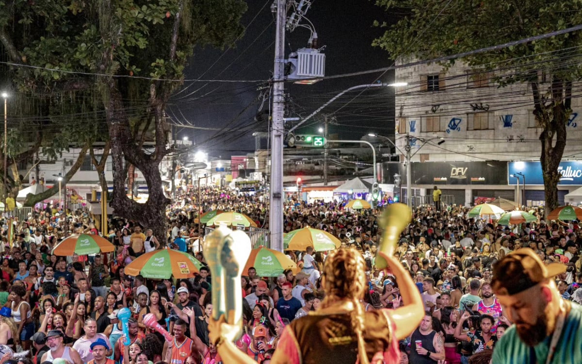 Foliões se reúnem na Praça da Emancipação, em Guapimirim, para curtir o carnaval 2024 - Foto: Secom PMG - Redes Sociais