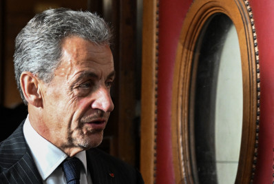 Ex-presidente francês é condenado à prisão em caso de financiamento ilegal de campanha