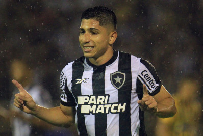 Savarino projeta estreia do Botafogo na Libertadores e alerta sobre altitude