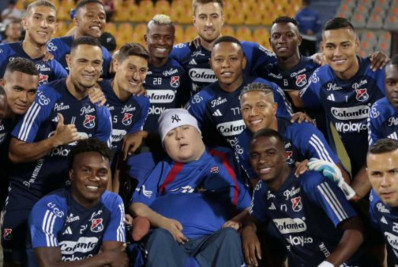 Torcedor assiste a jogo de time do coração como último desejo antes de eutanásia na Colômbia