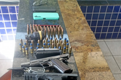 PM intercepta veículo utilizado em homicídio e prende dois no interior do RJ