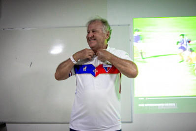 Ídolo do Flamengo, Zico visita centro de treinamento do Fortaleza