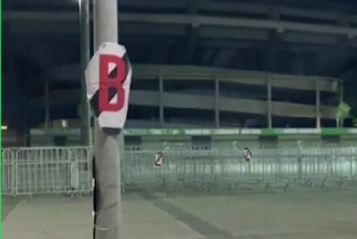 Torcedores do Fluminense fazem provocação ao Vasco no Maracanã