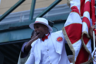 Mestre-sala da Viradouro relata momento de terror em assalto: 'Calma, por favor, estou com meu filho'