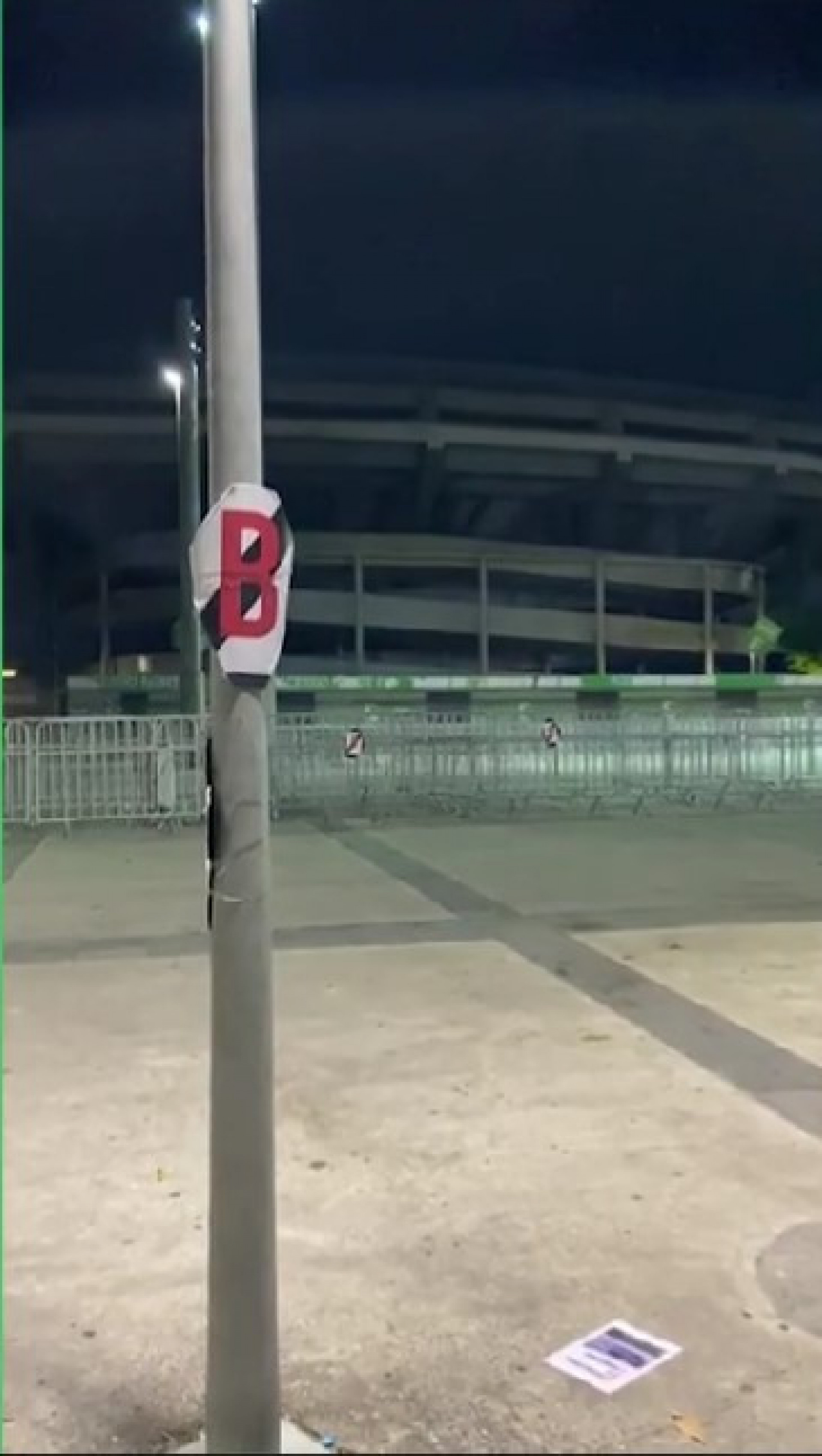 Entorno do Maracanã teve mensagens de provocação ao Vasco, feita por torcedores do Fluminense