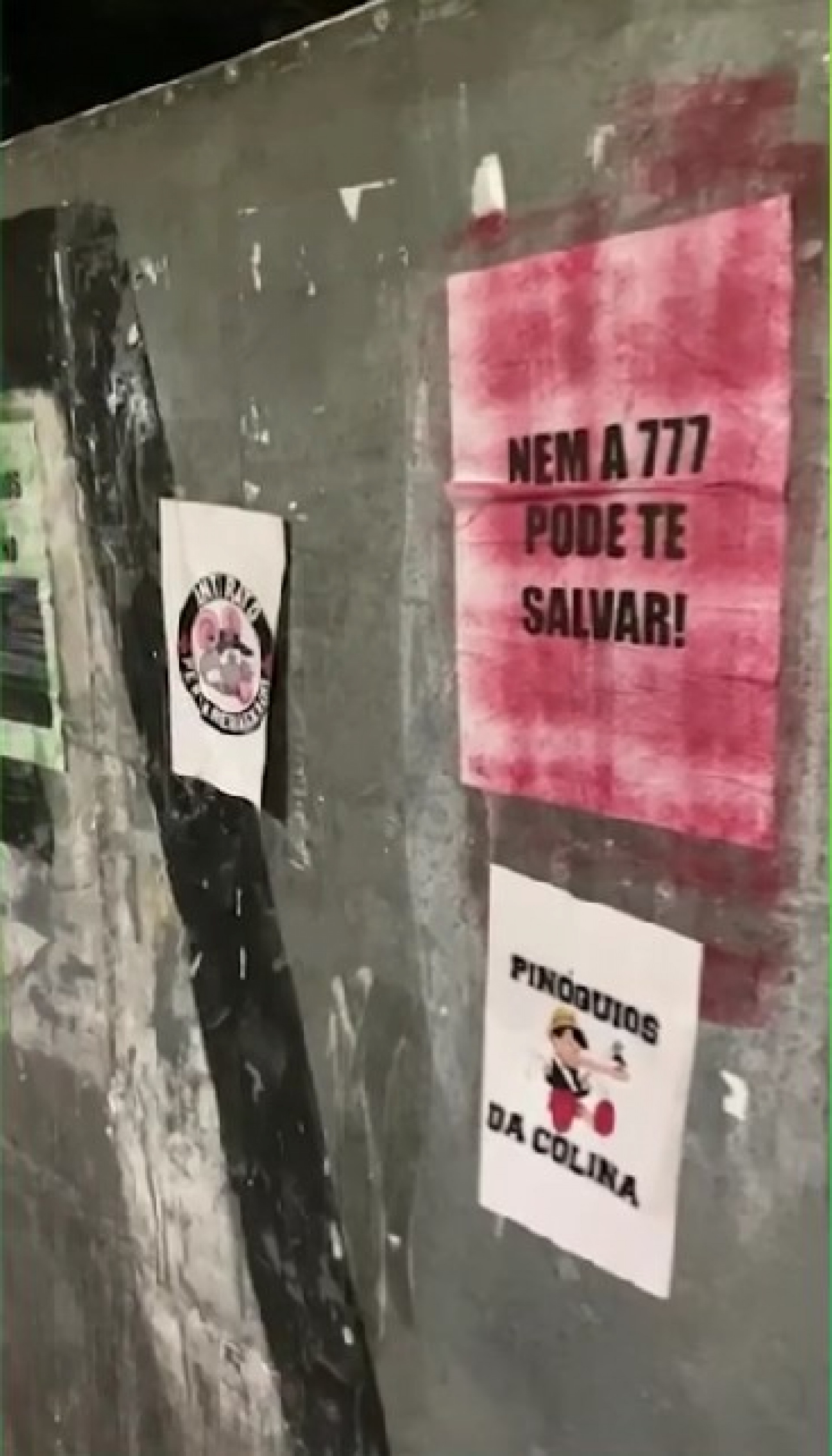 Entorno do Maracanã teve mensagens de provocação ao Vasco, feita por torcedores do Fluminense - Reprodução de vídeo