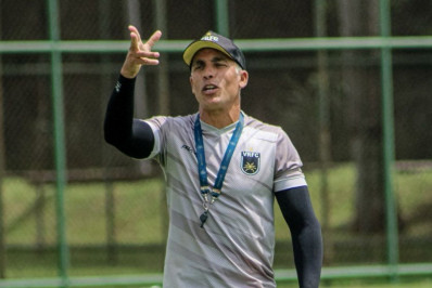 Volta Redonda demite o técnico Felipe 'Maestro' 