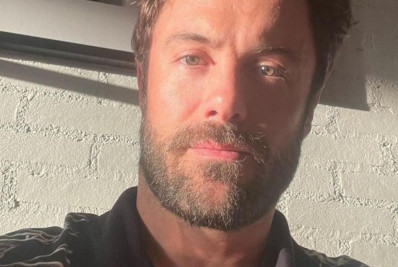 Kayky Brito exibe evolução após sessão de fisioterapia: ‘Venço no dia a dia’