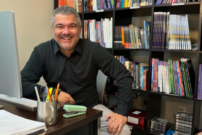 Mestre em linguística, Leo Reis revela 5 benefícios de uma mente bilíngue