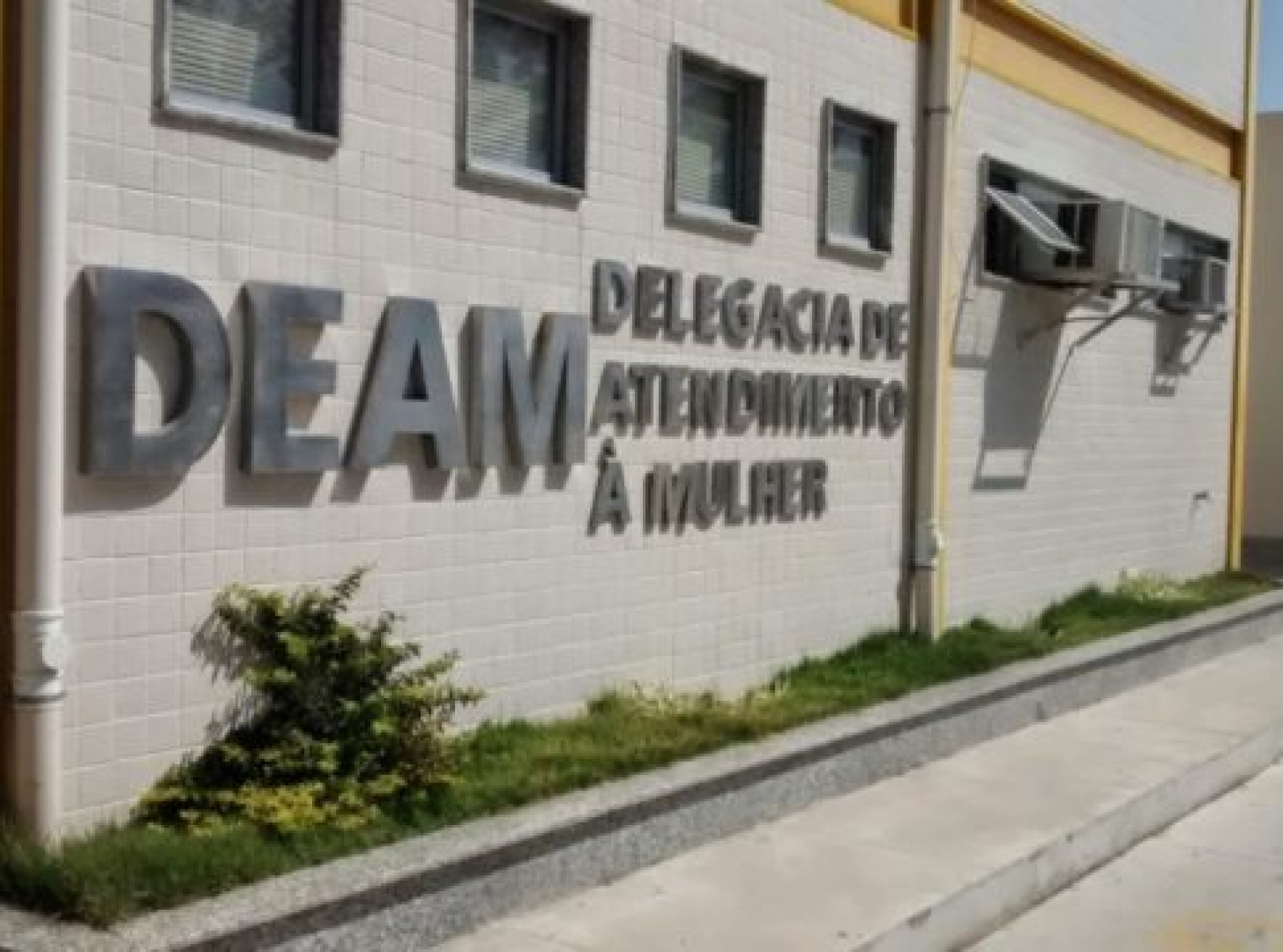 Delegacia de Atendimento À Mulher 