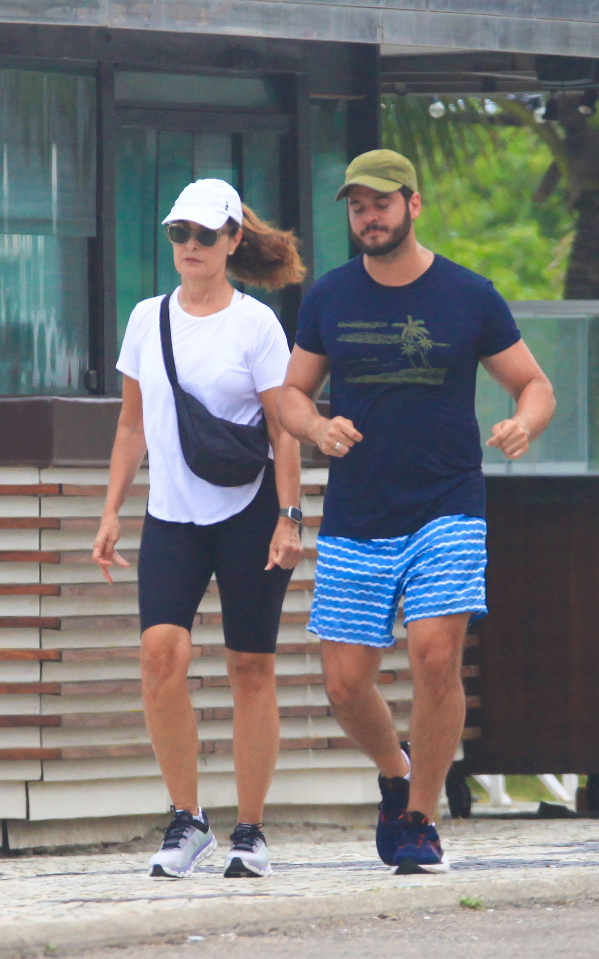 Fátima Bernardes e Túlio Gadêlha se execitam na orla do Rio - Fabrício Pioyani/Agnews
