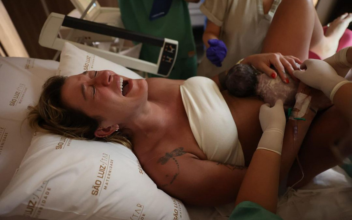 Gabriela Pugliesi se emociona no parto do filho - Reprodução/Instagram
