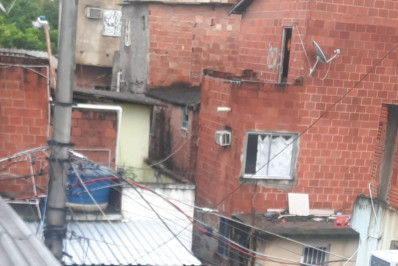 Tiroteio é registrado durante operação no Complexo da Maré e 22 escolas são impactadas