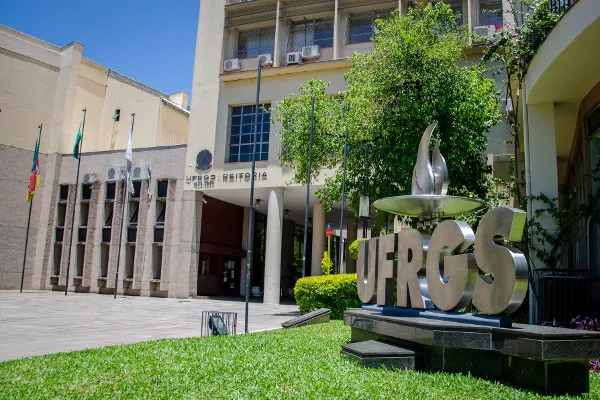 Apagão em universidade federal dá prejuízo de milhões em pesquisas: 'Todas as plantas morreram'
