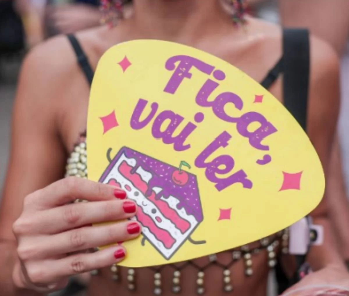 MDB de Nunes quer punição de Boulos por distribuição de leques no carnaval