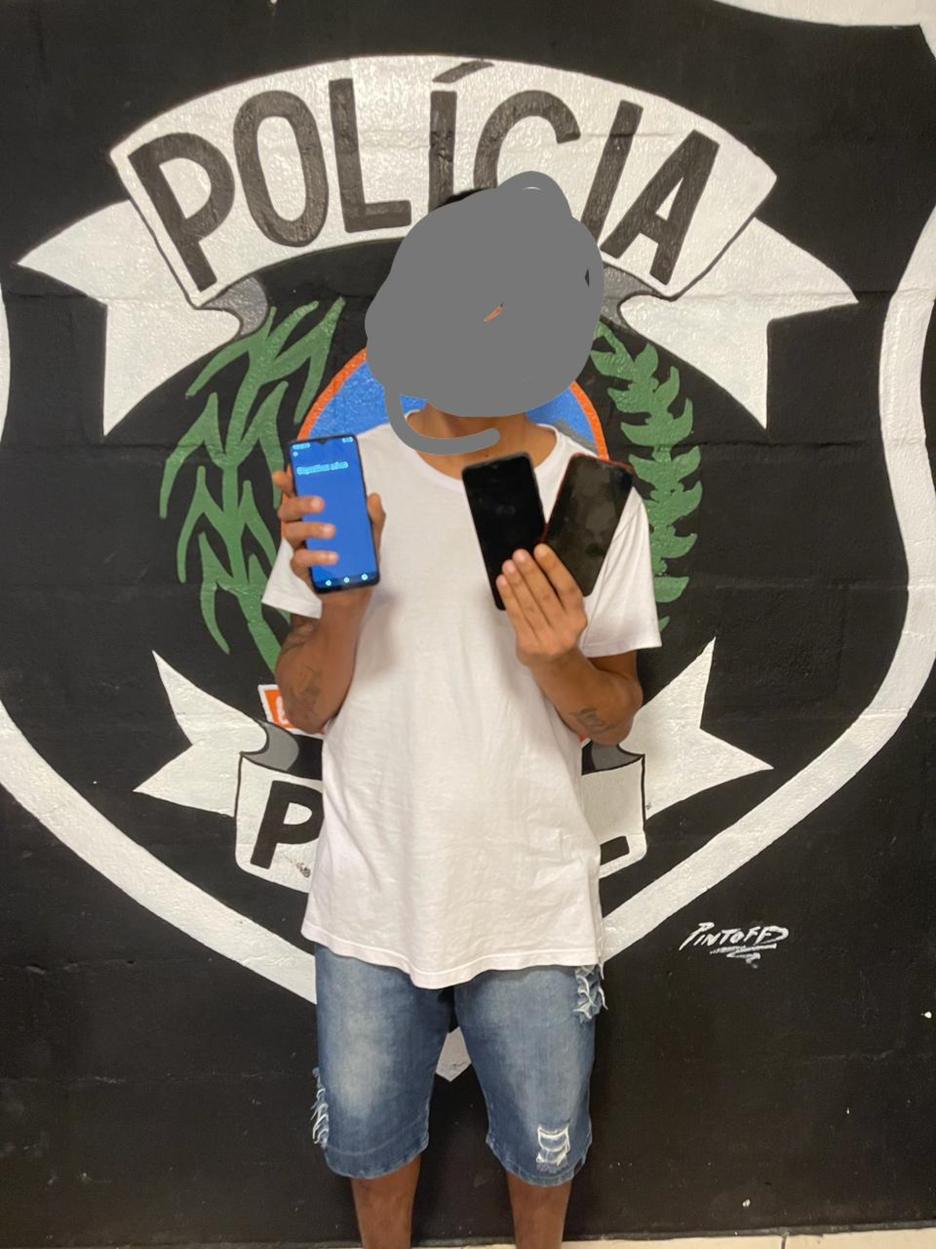 Três celulares foram encontrados dentro de saco de sabão em pó que iria para um preso