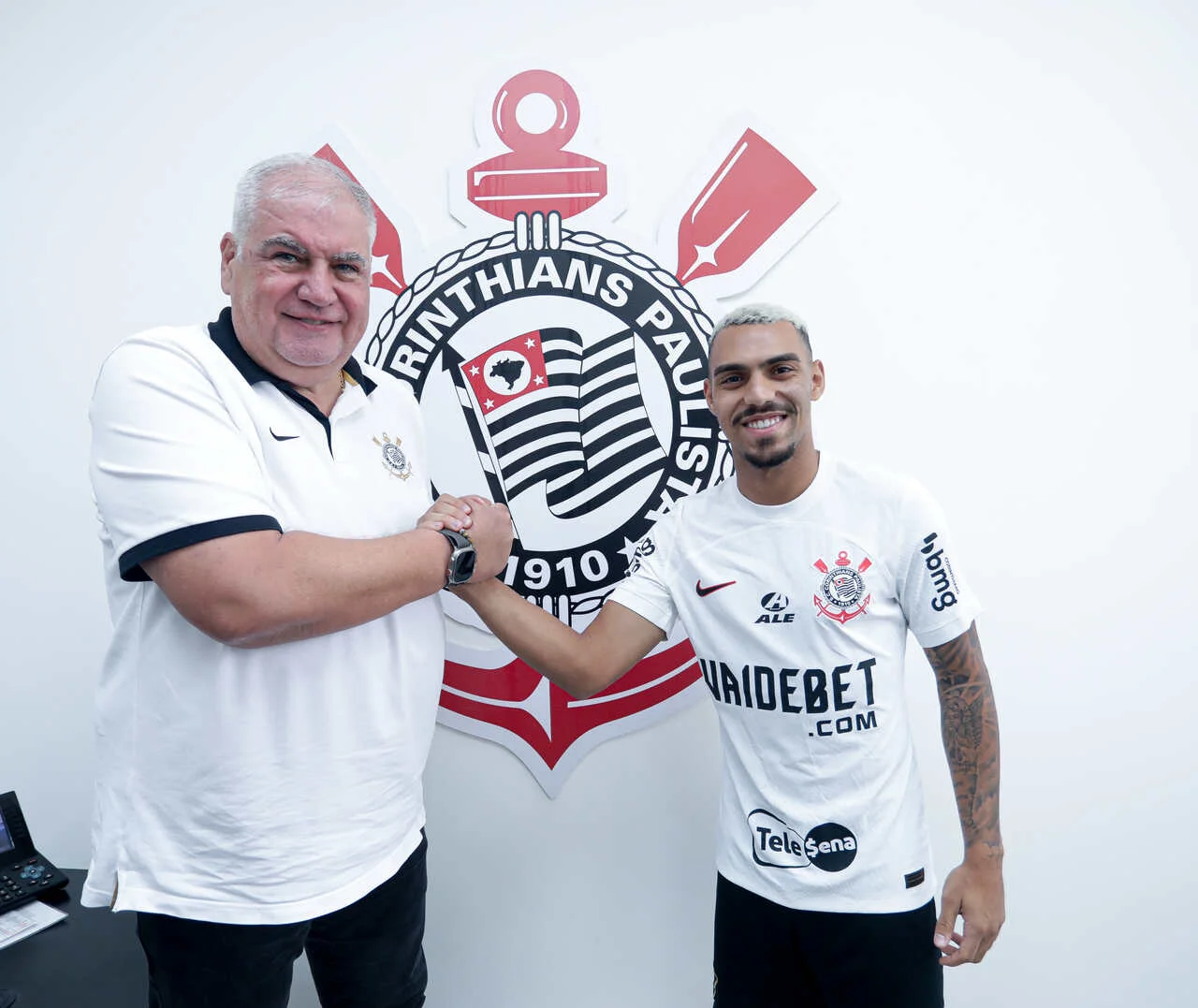 Apresentado no Corinthians, Matheus Fran&ccedil;a destaca: ‘Cora&ccedil;&atilde;o falou mais alto’