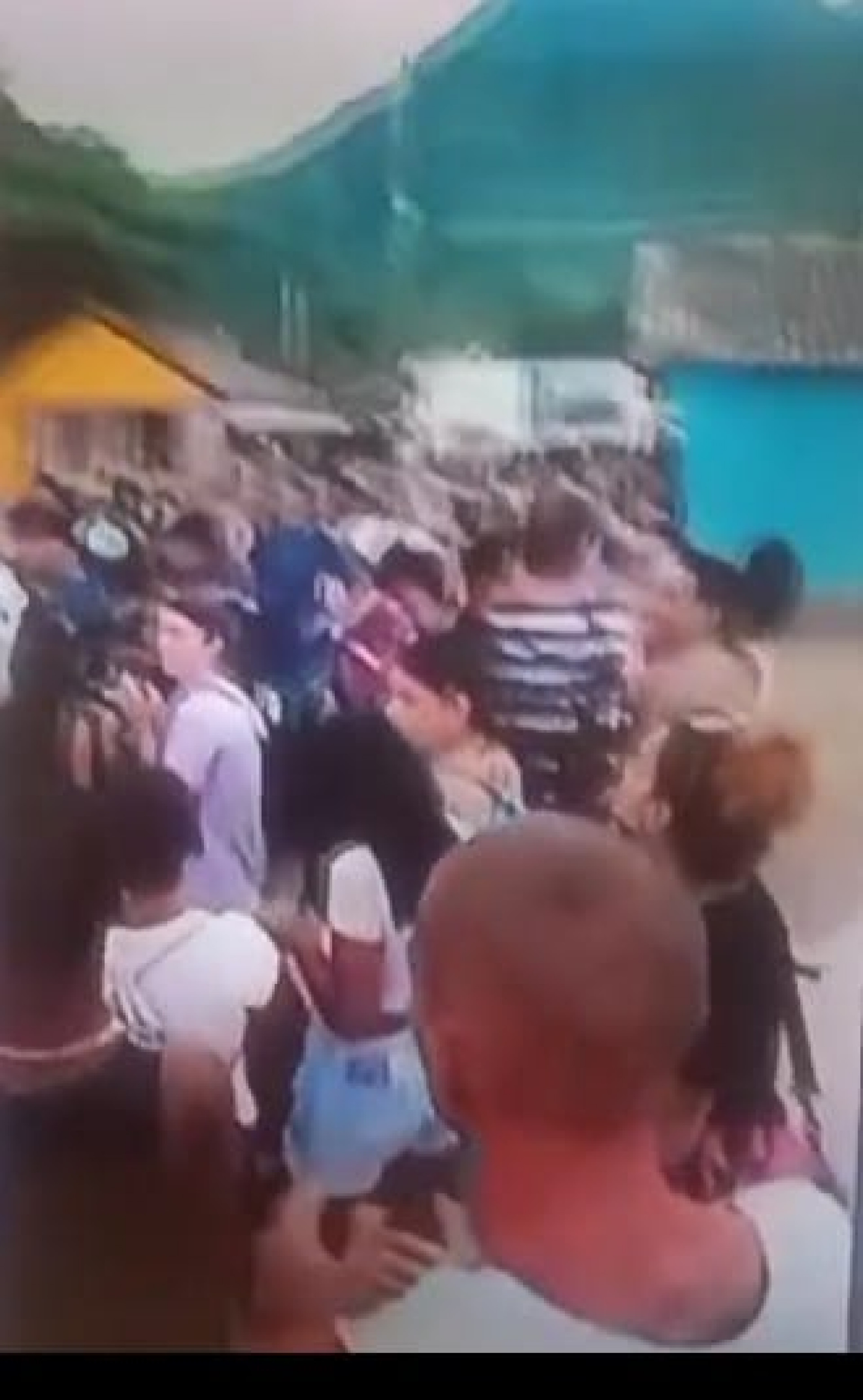 Manifestação dos moradores  e comerciantes na Vila do Abraão