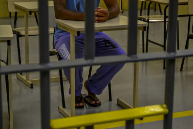 Relato de professor sobre rigidez em penitenciária viraliza na web