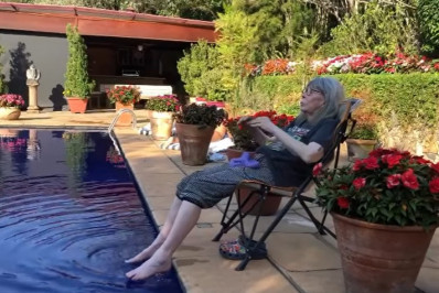 Roberto de Carvalho publica vídeo de Rita Lee à beira da piscina e Ivete Sangalo reage: 'Saudades'