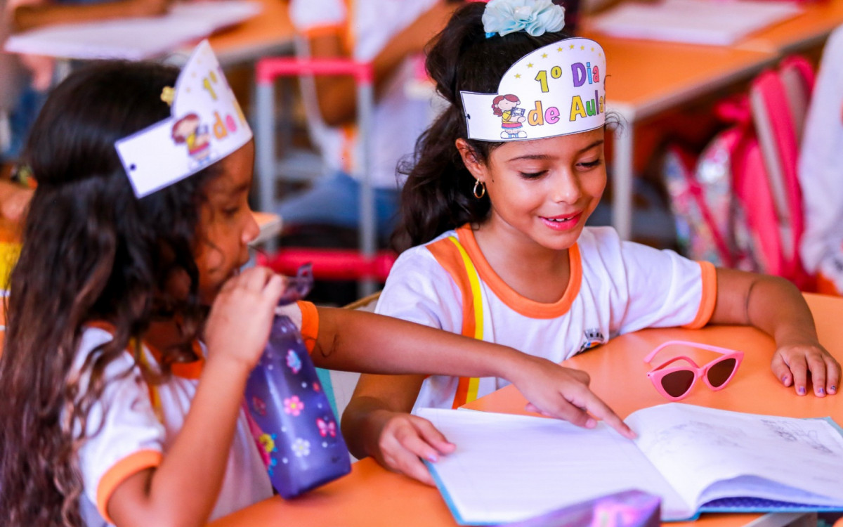 As crianças se entusiasmaram na volta às aulas. O retorno animou todas elas