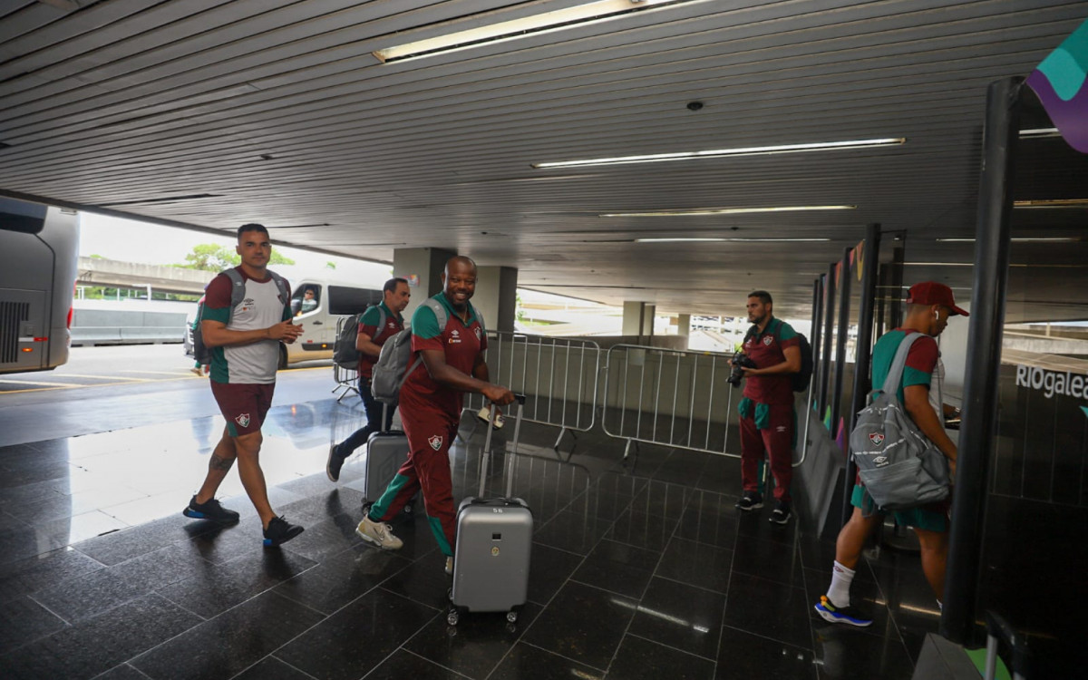 Jogadores do Fluminense embarcam rumo à Quito, para a disputa do jogo de ida da Recopa Sul-Americana