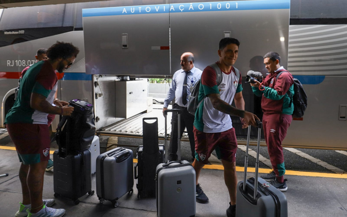 Jogadores do Fluminense embarcam rumo à Quito, para a disputa do jogo de ida da Recopa Sul-Americana - Renan Areias/ Agência O Dia