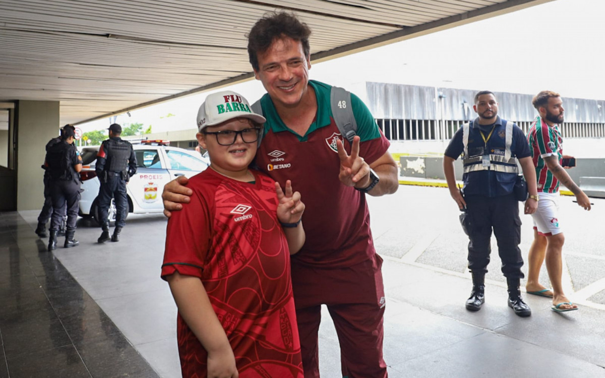 Igor da Encarnação, 9 anos, estava com a mãe para ver o embarque