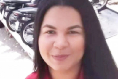 Mulher morre eletrocutada ao usar chapinha e secador conectados na mesma extensão