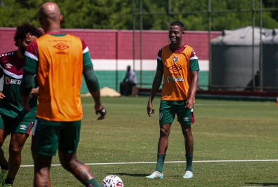 Keno participa de último treino do Fluminense antes de embarque para Quito, no Equador