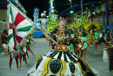 Desfile de escolas de samba fecha Carnaval em Três Rios