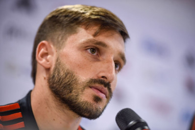 Apresentado como novo reforço, Viña celebra chegada ao Flamengo e mostra ambição: 'Vim para ganhar'