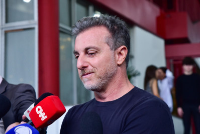 Familiares e amigos comparecem ao velório de Abilio Diniz