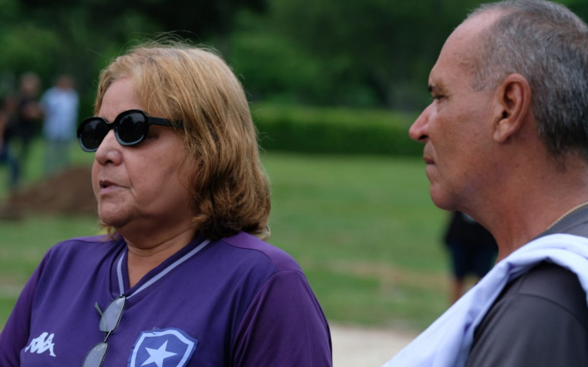 A mãe Vania Oliveira e o Pai Paulo Roberto