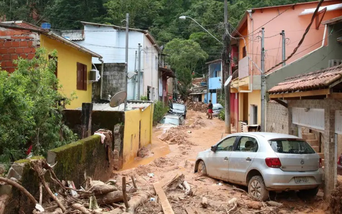 Diversas casas foram destruídas pelos deslizamentos causados pelas chuvas