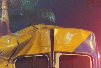 Acidente entre van e ônibus deixa 14 feridos na Rodovia Rio-Magé, em Duque de Caxias