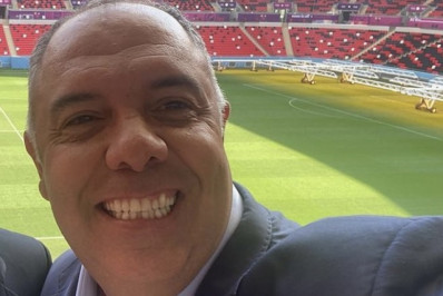 Dirigente do Flamengo é expulso de casa pela mulher após flagra na Sapucaí