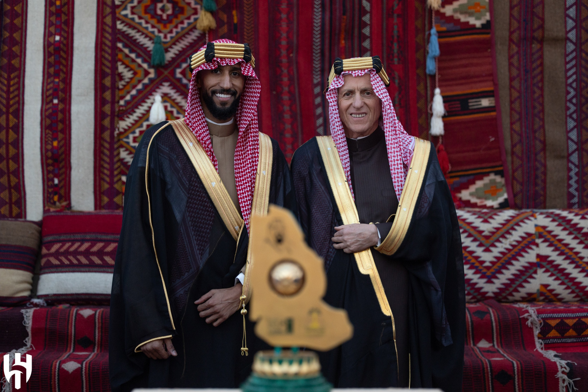 Neymar, Jorge Jesus e companhia vestem roupas típicas em ação do Al-Hilal - Divulgação