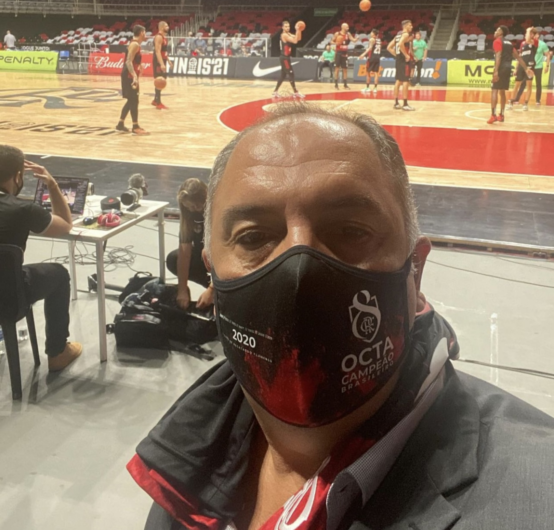 Marcos Braz é expulso de casa após flagra na Sapucaí - Reprodução