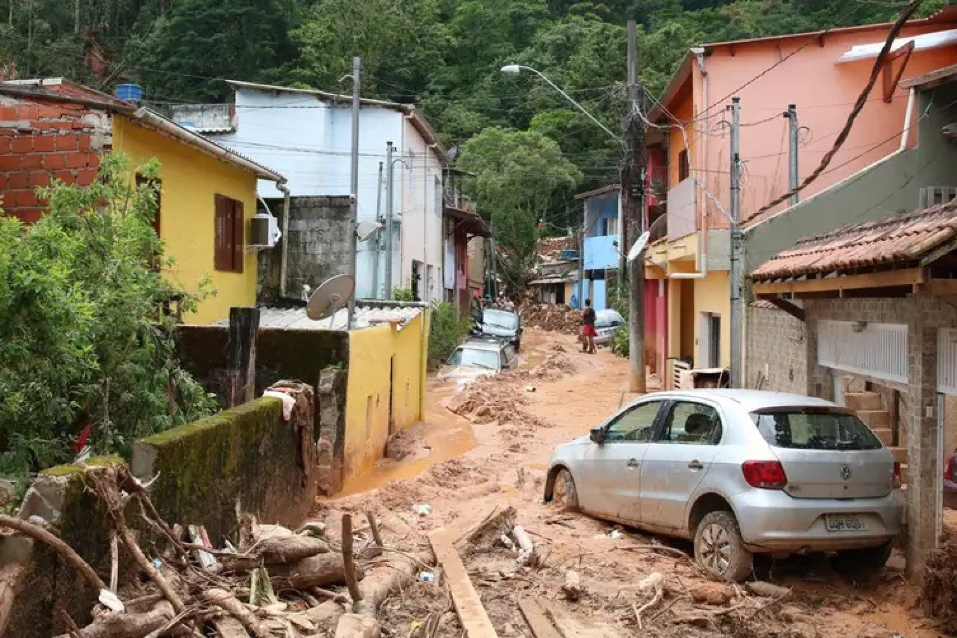 Diversas casas foram destruídas pelos deslizamentos causados pelas chuvas - Rovena Rosa/Agência Brasil