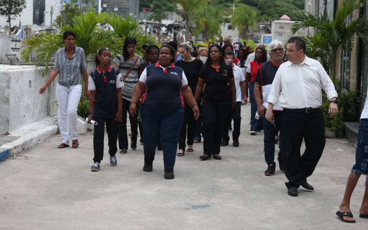O enterro ocorreu no Cemit&eacute;rio de Campo Grande, na Zona Oeste do Rio, &agrave;s 15h - Cleber Mendes
